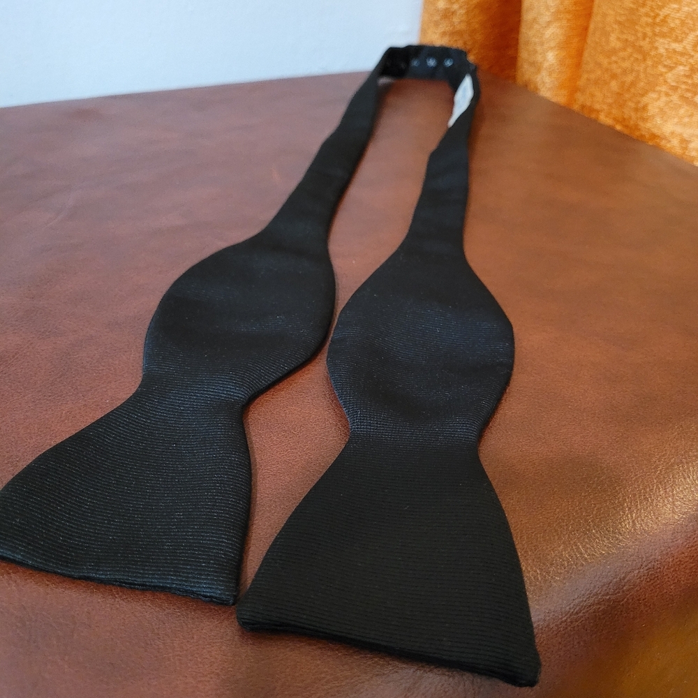Bergdorf Goodman Bow Tie - Picture 3 of 3